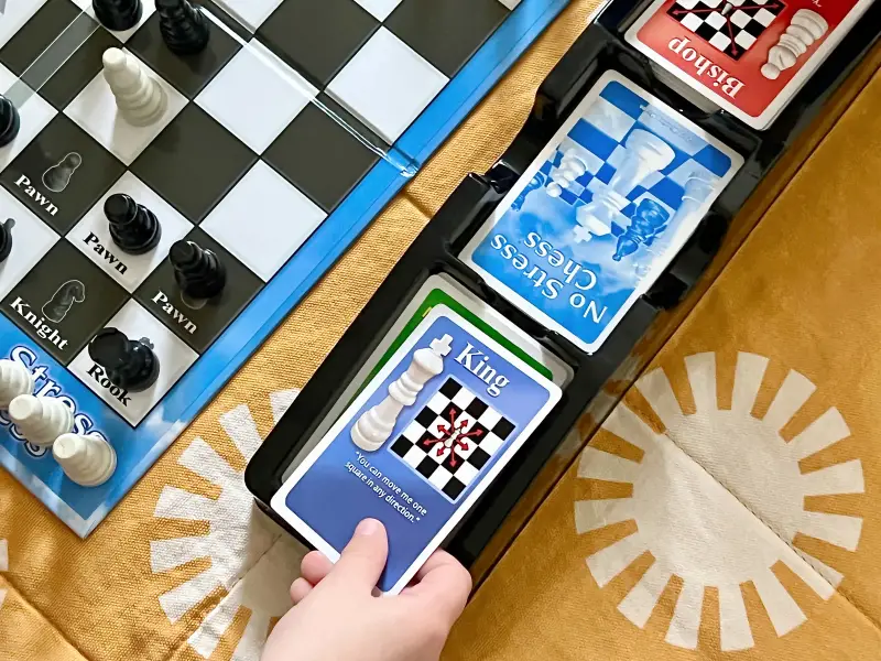 Apprendre les échecs comment on montessori