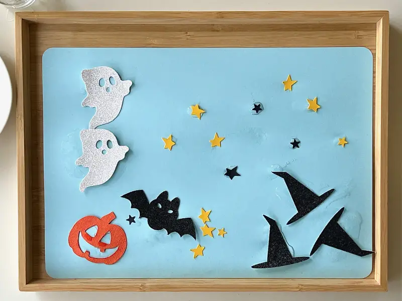 Plateau de collage Halloween chez How we Montessori (1)