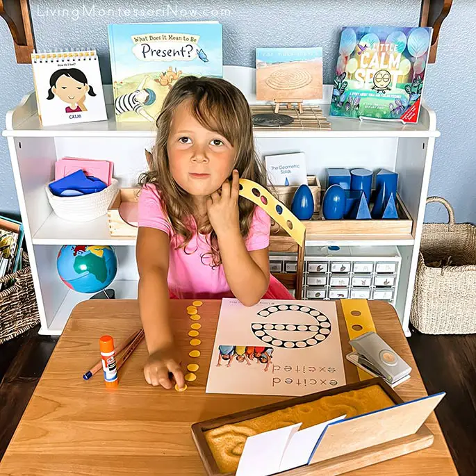 Poinçonner et compter des cercles pour elle E pour un travail de pointage excité